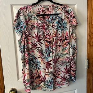Tahari 1X flutter sleeve blouse